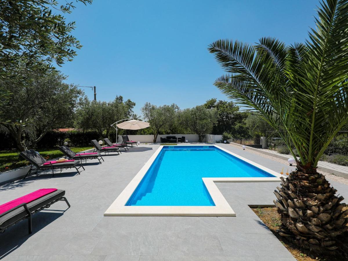 Lovely Holiday Home In Policnik With Private Pool Екстериор снимка