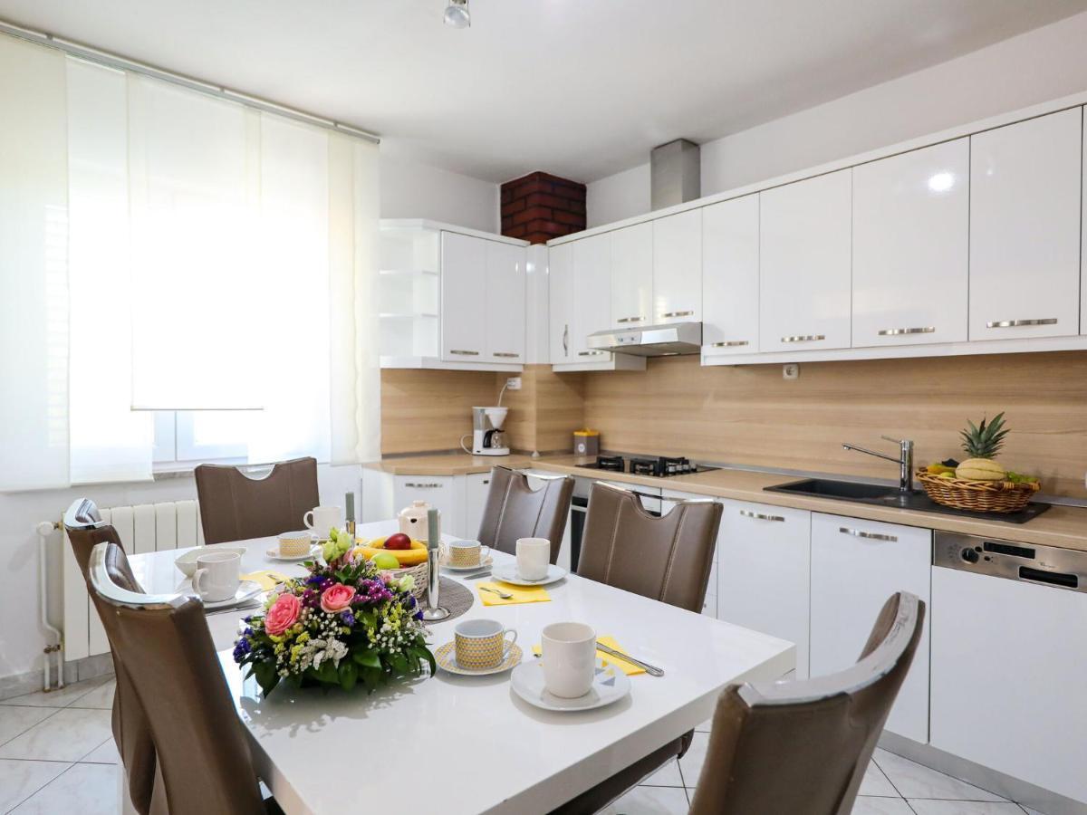 Lovely Holiday Home In Policnik With Private Pool Екстериор снимка