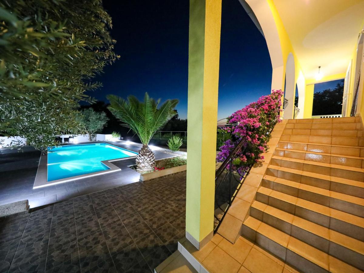 Lovely Holiday Home In Policnik With Private Pool Екстериор снимка