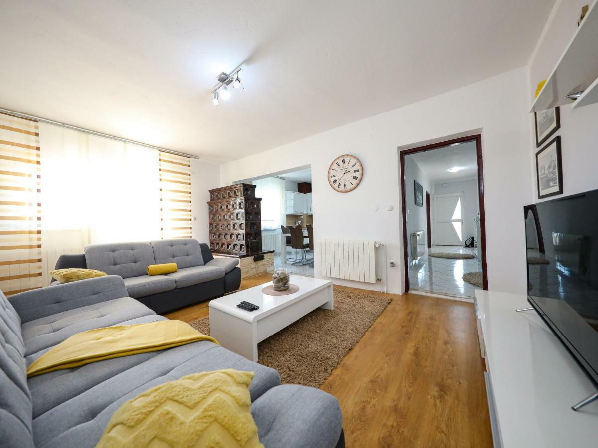 Lovely Holiday Home In Policnik With Private Pool Екстериор снимка