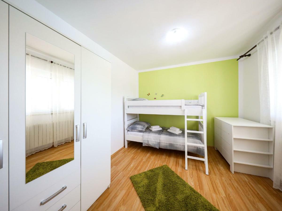 Lovely Holiday Home In Policnik With Private Pool Екстериор снимка